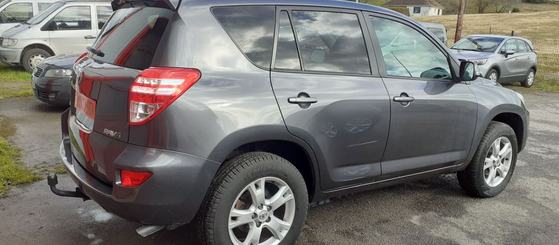 TOYOTA RAV4 2.2D4D